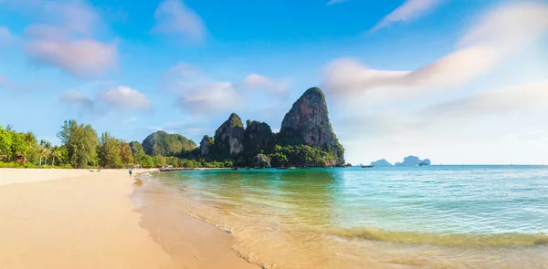 泰国甲米莱利海滩全景在夏天的一天 — 图库照片