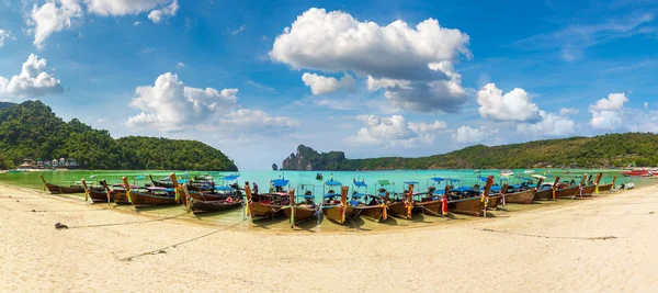 Panorama Tradycyjny Tajski Longtail Łodzi Dziennika Dalum Beach Wyspie Phi — Zdjęcie stockowe