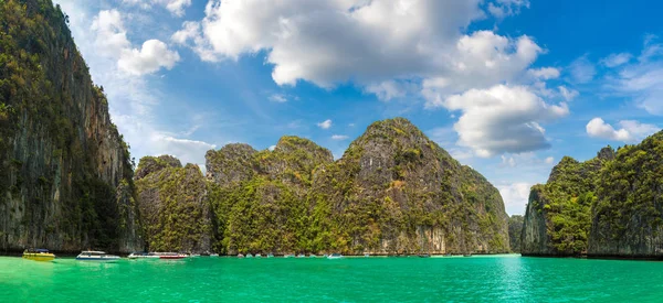 Bir yaz günü Tayland Koh Phi Phi Leh adada Maya Körfezi Panoraması