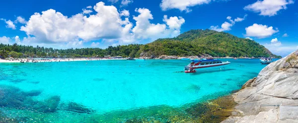 Panorama Racha Raya Isla Turística Cerca Isla Phuket Tailandia Día — Foto de Stock