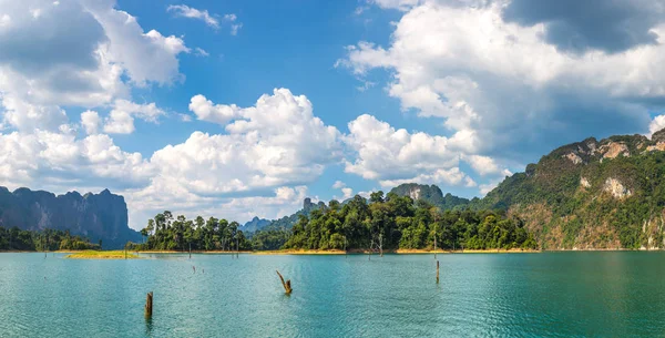 Panorama Hermosa Naturaleza Lago Cheow Lan Presa Ratchaprapha Parque Nacional — Foto de Stock