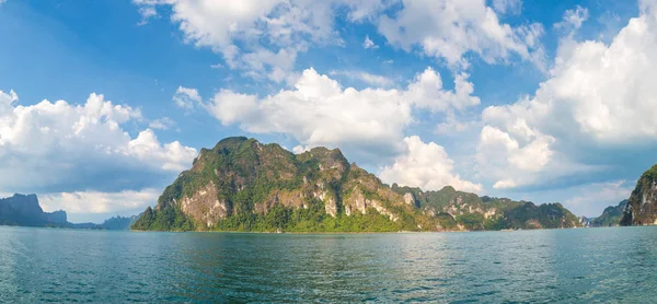 Panorama Beautiful Nature Cheow Lan Lake Ratchaprapha Dam Khao Sok — Stock Photo, Image