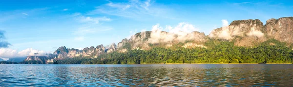 Panorama Hermosa Naturaleza Lago Cheow Lan Presa Ratchaprapha Parque Nacional — Foto de Stock