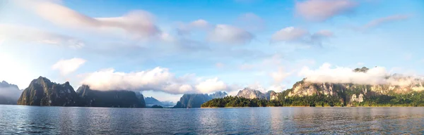 Panorama Van Mooie Natuur Cheow Lan Lake Ratchaprapha Dam Khao — Stockfoto