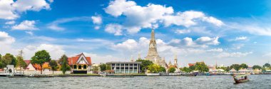 Bir yaz günü içinde Wat Arun tapınağın Bangkok, Tayland için Panorama