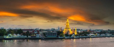 Hava panoramik Wat Arun Tapınağı güzel gün batımı, Bangkok Tayland.