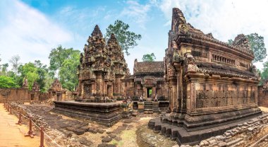Siem Reap, Kamboçya'da bir yaz günü karmaşık Angkor Wat Tapınağı Banteay Srei Panoraması