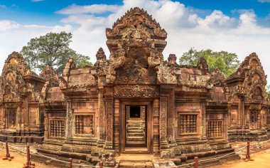 Siem Reap, Kamboçya'da bir yaz günü karmaşık Angkor Wat Tapınağı Banteay Srei Panoraması