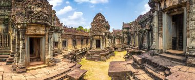 Siem Reap, Kamboçya'da bir yaz günü karmaşık Angkor Wat Tapınağı Banteay Samre Panoraması
