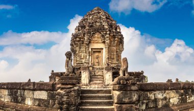 Siem Reap, Kamboçya'da bir yaz günü karmaşık Angkor Wat Tapınağı Bakong Prasat Panoraması