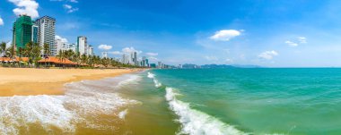 Nha Trang, Vietnam'da bir yaz günü plajda Panoraması