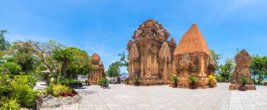 Ponagar (Thap Ba Po Nagar) - Nha Trang, Vietnam'da bir yaz günü tapınakta Cham Panoraması