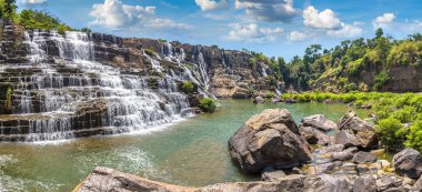 Dalat city yakınındaki Pongour şelale, bir yaz günü Vietnam'da Panoraması