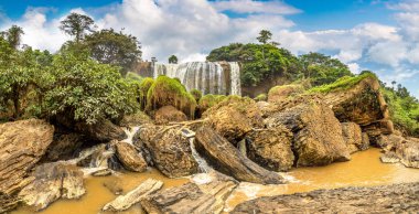 Bir yaz günü Dalat, Vietnam için fil şelale Panoraması