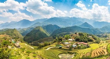 Terraced pirinç alan bir yaz günü Sapa, Lao Cai, Vietnam'da Panoraması