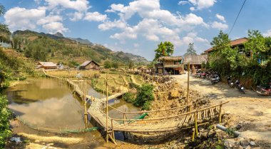 Kedi kedi, Vietnam - 19 Haziran 2018: Panorama kedi kedi köyü yakınlarında bir yaz günü Sapa, Lao Cai, Vietnam