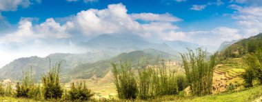 Terraced pirinç alan bir yaz günü Sapa, Lao Cai, Vietnam'da Panoraması