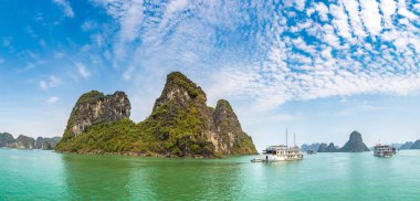 Dünya doğal miras Halon bay, bir yaz günü Vietnam'da Panoraması