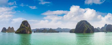 Dünya doğal miras Halon bay, bir yaz günü Vietnam'da Panoraması