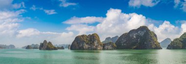 Dünya doğal miras Halon bay, bir yaz günü Vietnam'da Panoraması