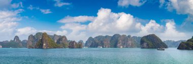 Dünya doğal miras Halon bay, bir yaz günü Vietnam'da Panoraması