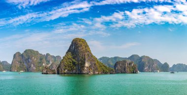 Dünya doğal miras Halon bay, bir yaz günü Vietnam'da Panoraması