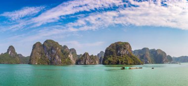 Dünya doğal miras Halon bay, bir yaz günü Vietnam'da Panoraması