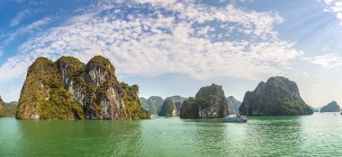Dünya doğal miras Halon bay, bir yaz günü Vietnam'da Panoraması
