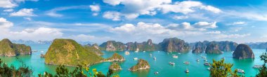 Bir yaz günü Vietnam'da Halon Körfezi Panoraması