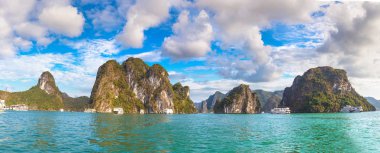 Dünya doğal miras Halon bay, bir yaz günü Vietnam'da Panoraması