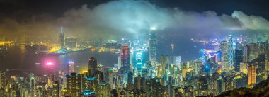 Hong Kong iş bölgesinde bir yaz gecesi Panoraması