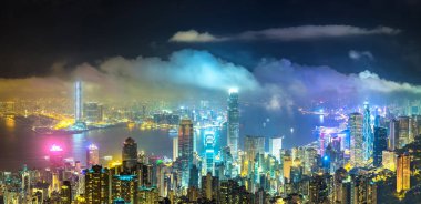 Hong Kong iş bölgesinde bir yaz gecesi Panoraması