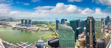 Singapur - 23 Haziran 2018: Yaz günü itibariyle Singapur Panorama Marina Bay Sands hotel