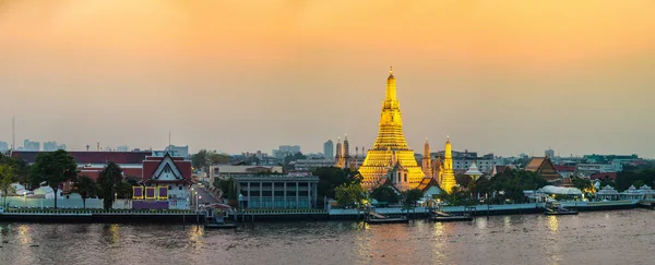 Panorama Flygfoto Över Wat Arun Templet Vid Vackra Solnedgången Bangkok — Stockfoto