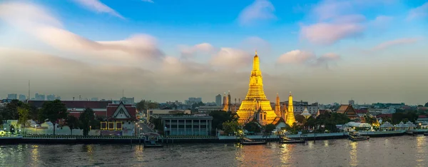 Panorama Flygfoto Över Wat Arun Templet Vid Vackra Solnedgången Bangkok — Stockfoto