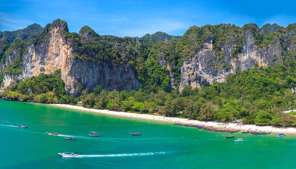 Мбаппе, пляж Рейлай, Таиланд в летний день
