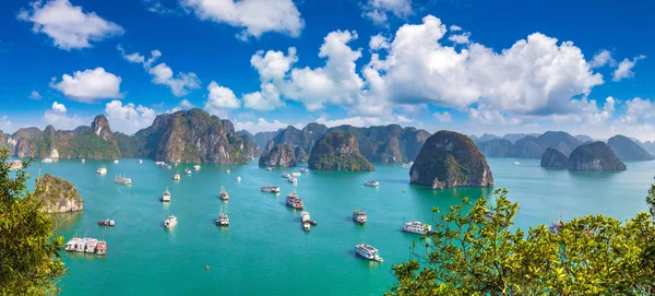 夏日的越南哈龙湾全景 — 图库照片