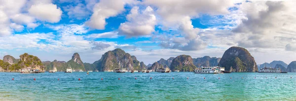Dünya doğal miras Halon bay, bir yaz günü Vietnam'da Panoraması