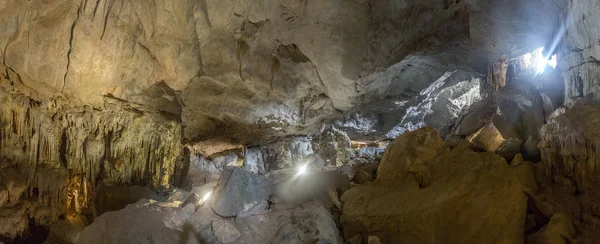 Panorama Cueva Enorme Bahía Halon Vietnam Día Verano — Foto de Stock