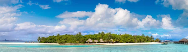 Yaz Günü Maldivler Tropik Sahilde Villa Bungalov Panoraması — Stok fotoğraf