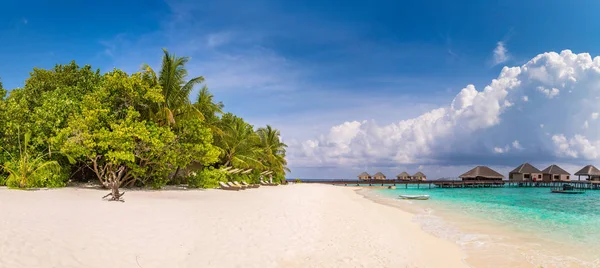 Panorama Playa Tropical Las Maldivas Día Verano —  Fotos de Stock