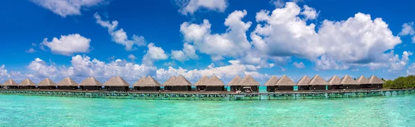 Panorama Delle Ville Acquatiche Bungalow Sulla Spiaggia Tropicale Delle Maldive — Foto Stock