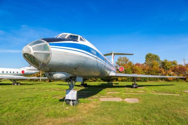 Kiev, Ukrayna - 6 Ekim 2018: Kiev Ulusal Havacılık Müzesi Kiev, Ukrayna Zhulyany Havaalanı yanındaki güneşli bir günde