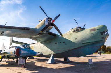 Kiev, Ukrayna - 6 Ekim 2018: Kiev Ulusal Havacılık Müzesi Kiev, Ukrayna Zhulyany Havaalanı yanındaki güneşli bir günde