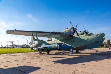 Kiev, Ukrayna - 6 Ekim 2018: Kiev Ulusal Havacılık Müzesi Kiev, Ukrayna Zhulyany Havaalanı yanındaki güneşli bir günde