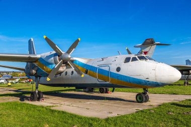 Kiev, Ukrayna - 6 Ekim 2018: Kiev Ulusal Havacılık Müzesi Kiev, Ukrayna Zhulyany Havaalanı yanındaki güneşli bir günde