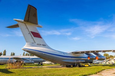 Kiev, Ukrayna - 6 Ekim 2018: Kiev Ulusal Havacılık Müzesi Kiev, Ukrayna Zhulyany Havaalanı yanındaki güneşli bir günde