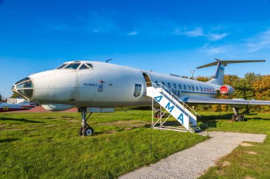 Kiev, Ukrayna - 6 Ekim 2018: Kiev Ulusal Havacılık Müzesi Kiev, Ukrayna Zhulyany Havaalanı yanındaki güneşli bir günde