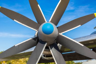 Pervane Tupolev Tu-95 - turboprop motorlu stratejik bombardıman ve füze platformu