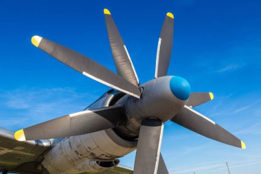 Pervane Tupolev Tu-95 - turboprop motorlu stratejik bombardıman ve füze platformu